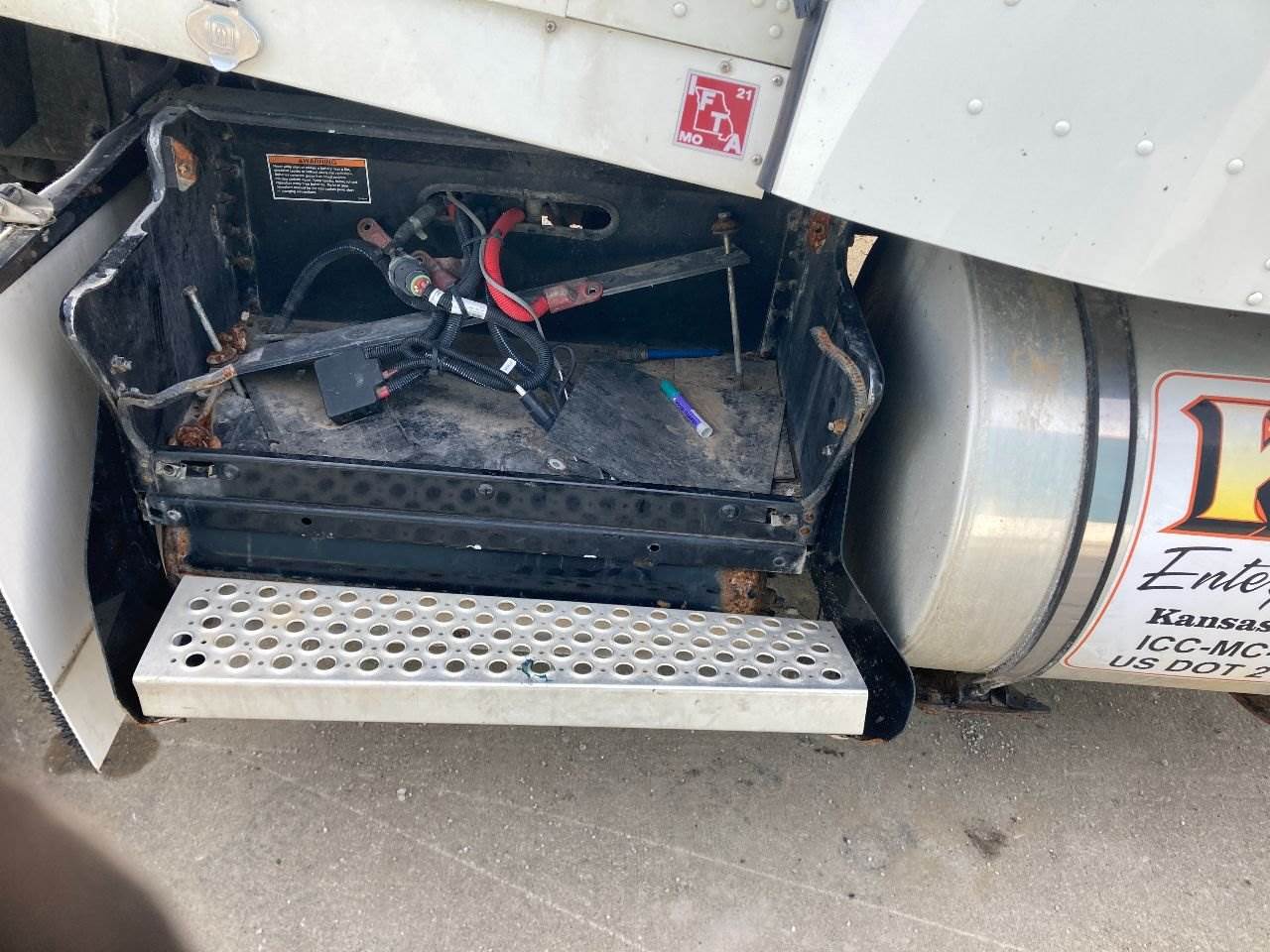 2011 Kenworth T800 Battery Box For Sale Kansas City, MO 25139390