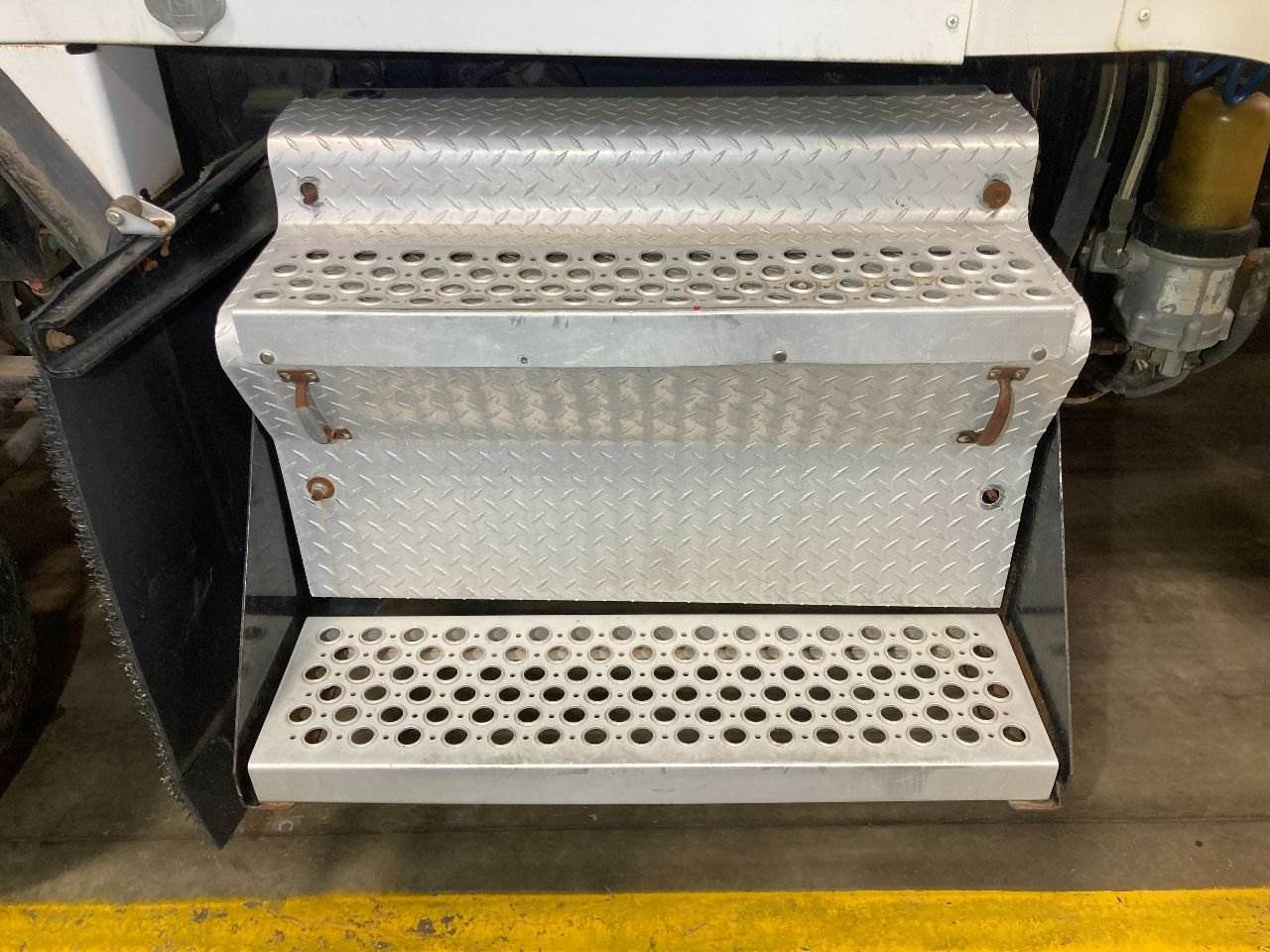 2005 Kenworth T800 Battery Box For Sale | Sioux Falls, SD | 25332917