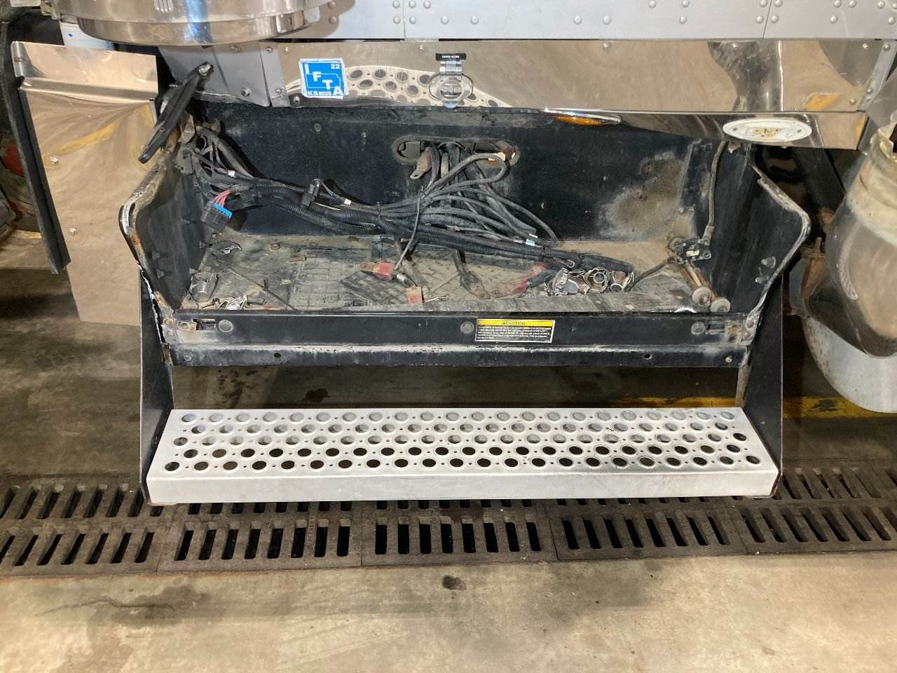 2007 Kenworth W900L Battery Box For Sale Sioux Falls, SD 25298990