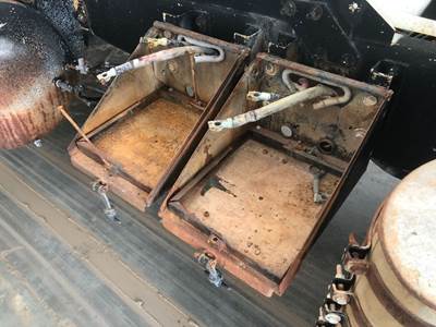 Mack DM600 Battery Box