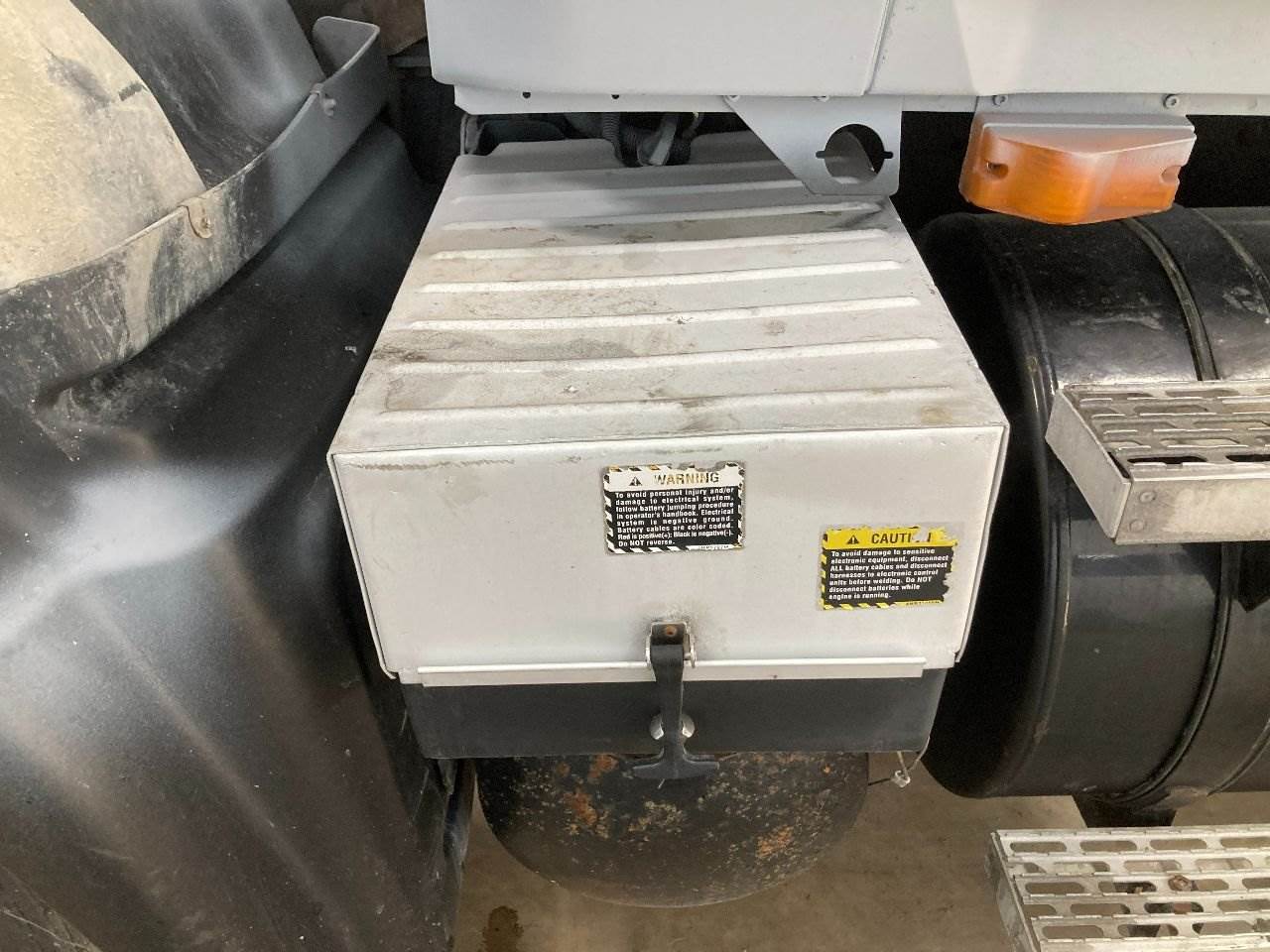 2006 Mack Granite Battery Box for a Mack CV (Granite) For Sale