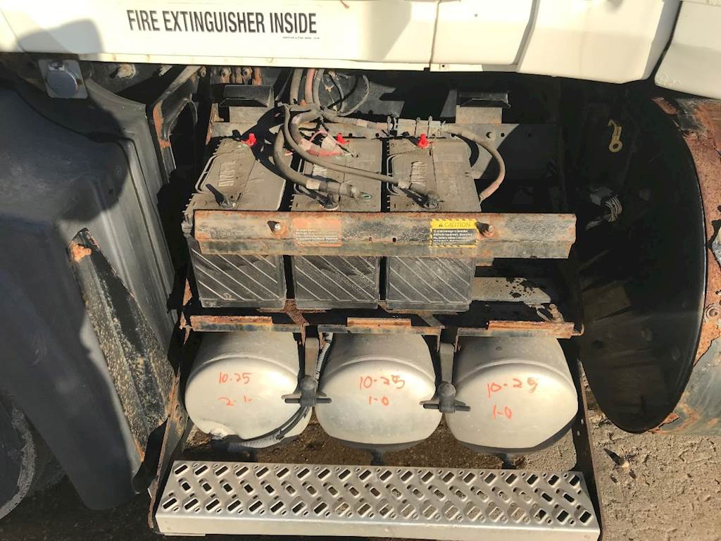 2011 Mack Pinnacle CXU613 Battery Box for a Mack CXU613 For Sale