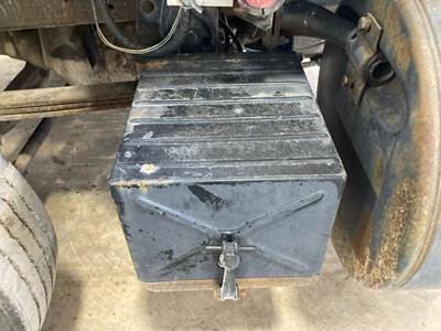 Mack RD600 Battery Box