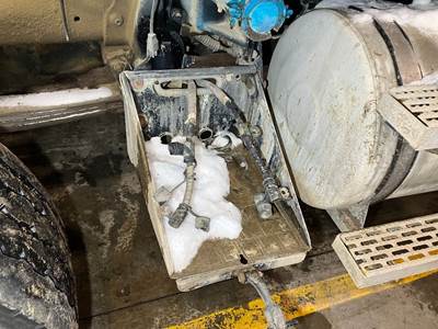 Mack RD600 Battery Box