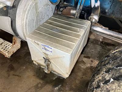 Mack RD600 Battery Box
