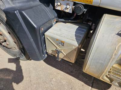Mack RD600 Battery Box
