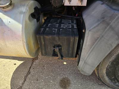 Mack RD600 Battery Box