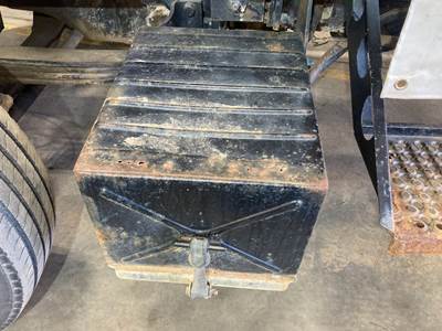Mack RD600 Battery Box