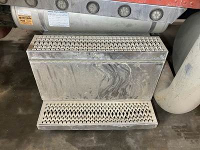 Peterbilt 389 Battery Box