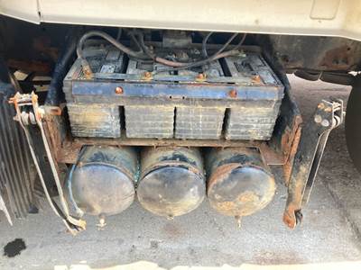 Volvo VNL Battery Box