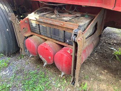 Volvo VNL Battery Box