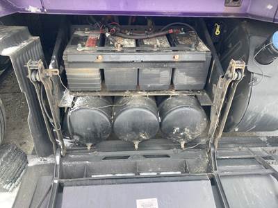 Volvo VNL Battery Box