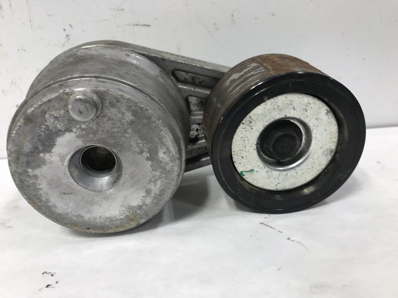 2005 Detroit Series 60 14.0L Belt Tensioner for a Freightliner Classic