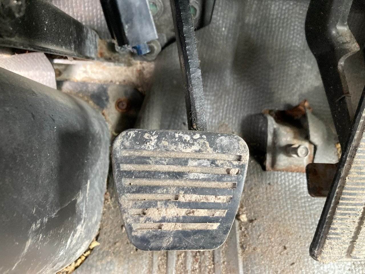 2005 Isuzu NPR Pedal For Sale Des Moines, IA 25413740