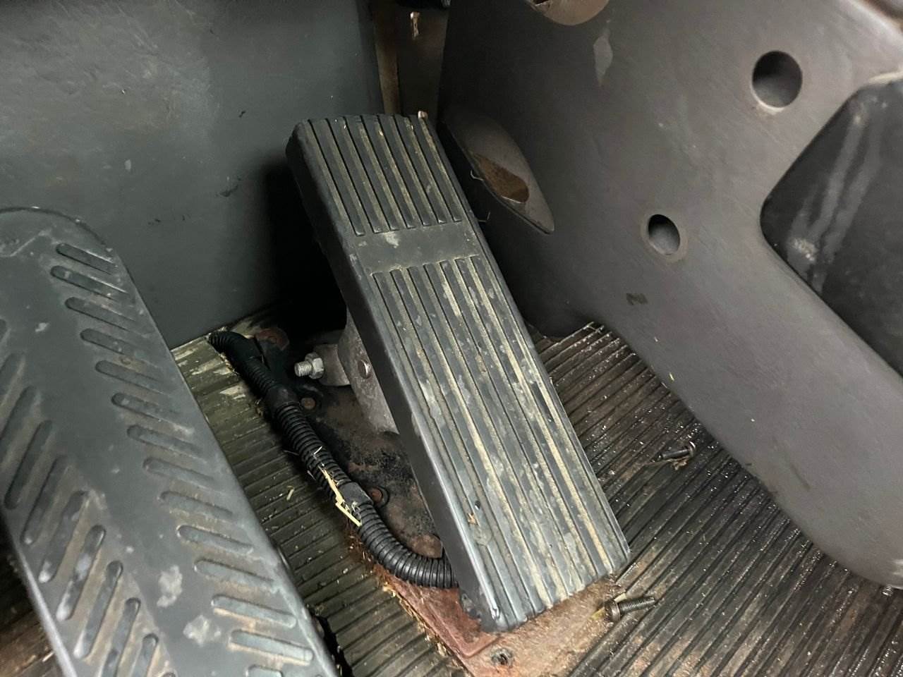 2005 Kenworth T800 Pedal For Sale Sioux Falls, SD 25357085