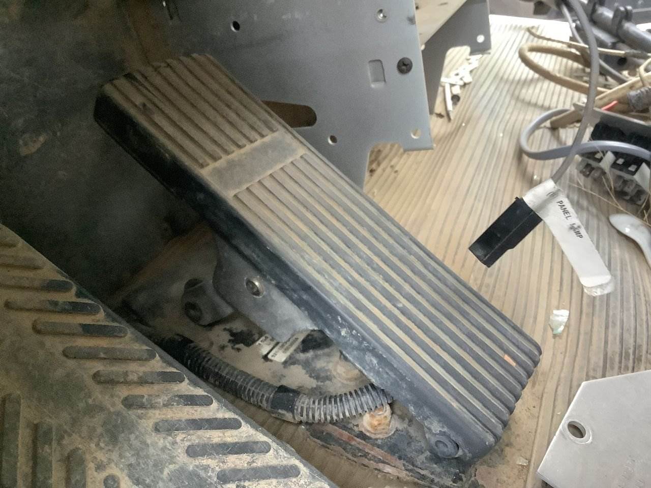 2006 Kenworth T800 Pedal For Sale Des Moines, IA 25475162