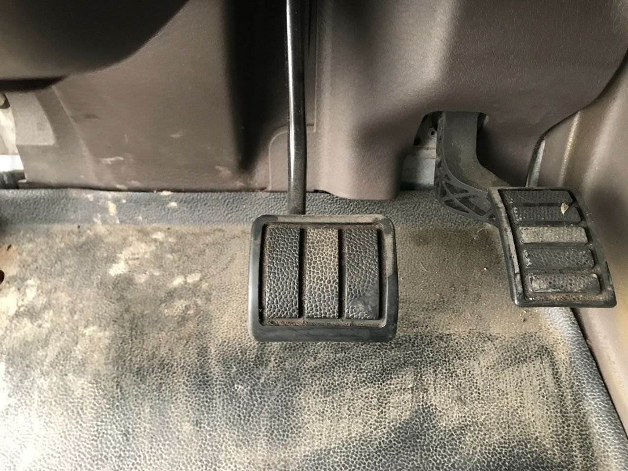 2013 Volvo VNL Pedal For Sale Council Bluffs, IA 25227140