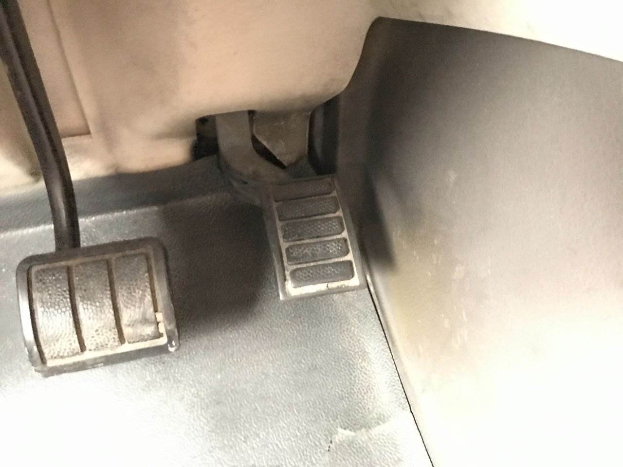 2013 Volvo VNL Pedal For Sale Council Bluffs, IA 25315437