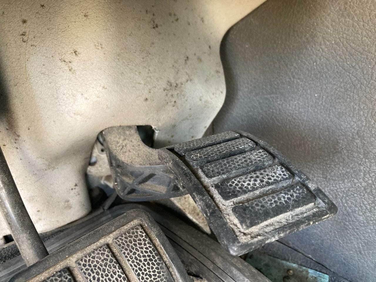 2006 Volvo VNL Pedal For Sale Des Moines, IA 25336921