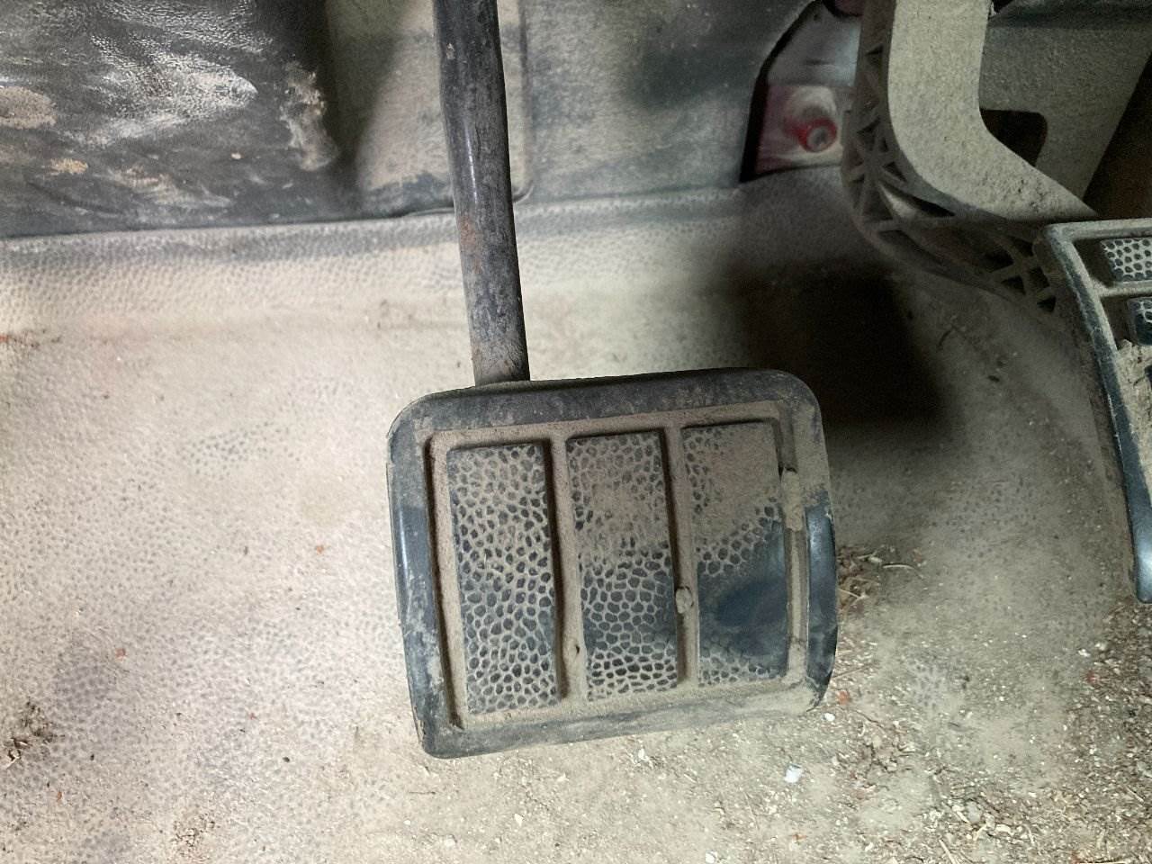 2001 Volvo VNL Pedal For Sale Des Moines, IA 25532320