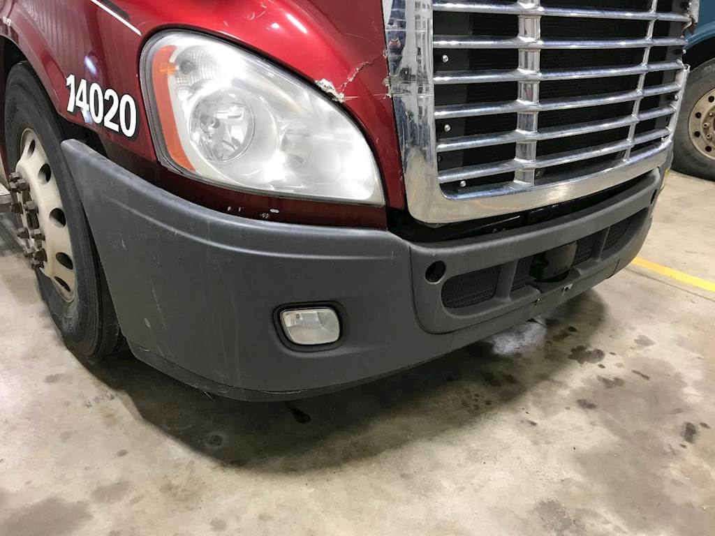 2014 freightliner cascadia used bumper Clearance