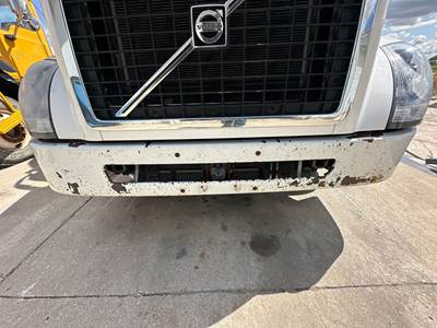 Volvo VNL Front Bumper