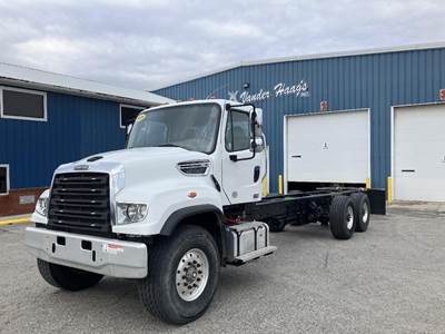 Freightliner 114SD Tri Axle Cab & Chassis Truck - Cummins, 380HP