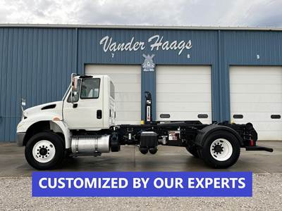 International DuraStar 4300 Single Axle Cab & Chassis Truck - Cummins, 250HP