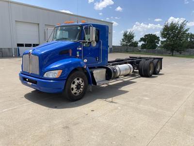 Kenworth T370 Tandem Axle Cab & Chassis Truck - Paccar, 350HP, 10 Speed Manual