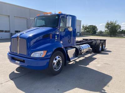 Kenworth T370 Tandem Axle Cab & Chassis Truck - Paccar, 350HP, 10 Speed Manual