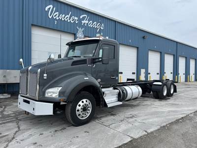 Kenworth T880 Tandem Axle Cab & Chassis Truck - Cummins, 450HP