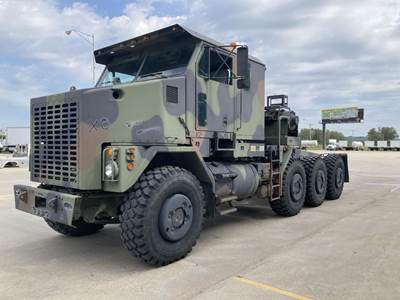 Oshkosh M1070 Tri Axle Cab & Chassis Truck - Detroit, 500HP, 5 Speed Automatic