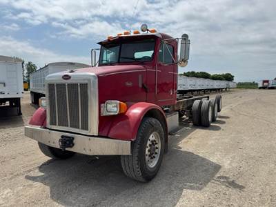 Peterbilt 357 Tandem Axle Cab & Chassis Truck - Caterpillar, 430HP, 8Ll Manual