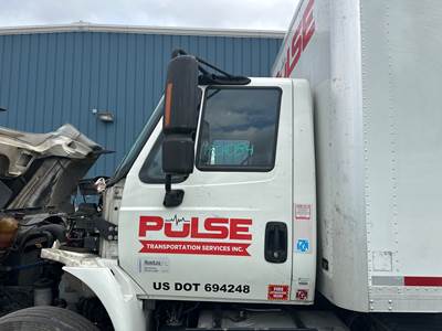 International DuraStar 4300 Cab Assembly for a International Durastar (4300)