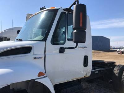 International DuraStar 4400 Cab Assembly for a International Durastar (4400)