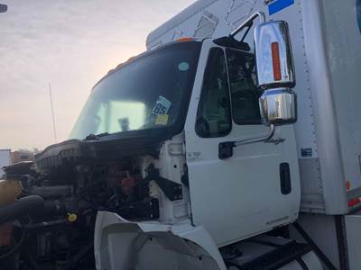 International DuraStar 4400 Cab Assembly for a International Durastar (4400)