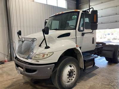 International DuraStar 4400 Cab Assembly for a International Durastar (4400)