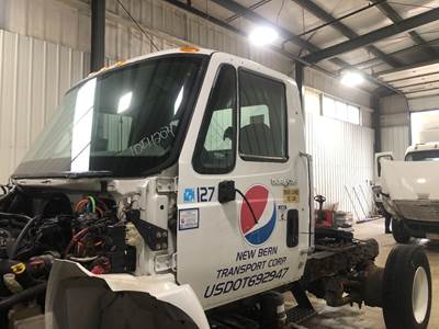 International DuraStar 4400 Cab Assembly for a International Durastar (4400)