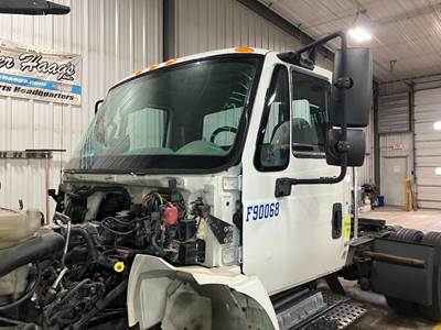 International DuraStar 4400 Cab Assembly for a International Durastar (4400)