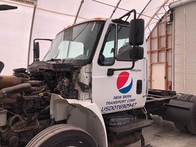 International DuraStar 4400 Cab Assembly for a International Durastar (4400)