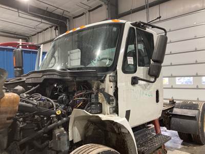 International DuraStar 4400 Cab Assembly for a International Durastar (4400)