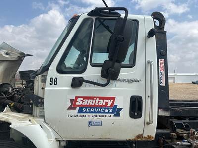 International DuraStar 4400 Cab Assembly for a International Durastar (4400)