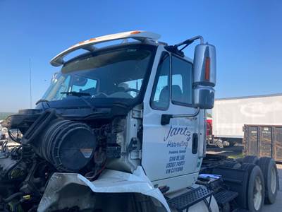 International TranStar 8600 Cab Assembly for a International Transtar (8600)