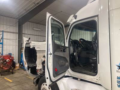 Peterbilt 579 Cab Assembly