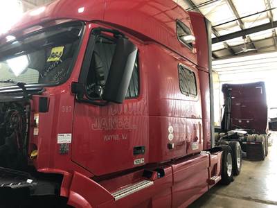 Volvo VNL Cab Assembly
