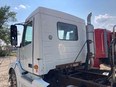 Volvo VNL Cab Assembly
