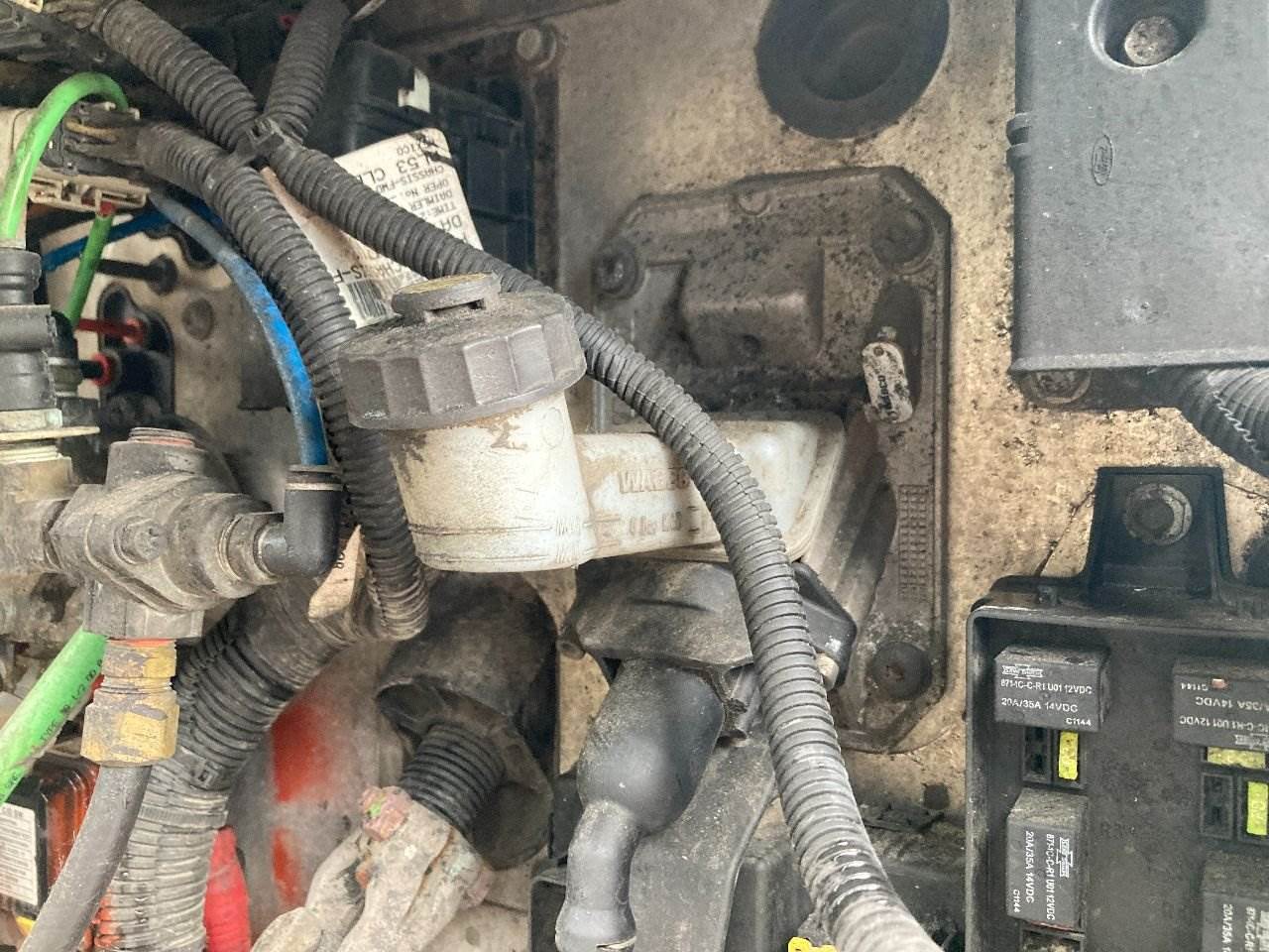 2013 Freightliner Cascadia Clutch Master Cylinder For Sale Des Moines