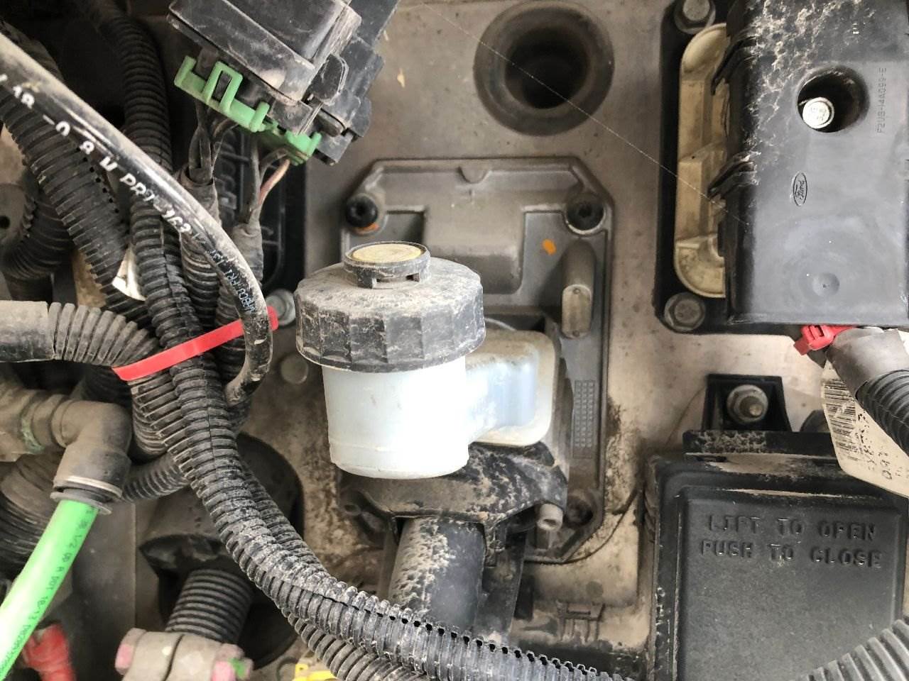 2014 Freightliner Cascadia Clutch Master Cylinder For Sale Kansas