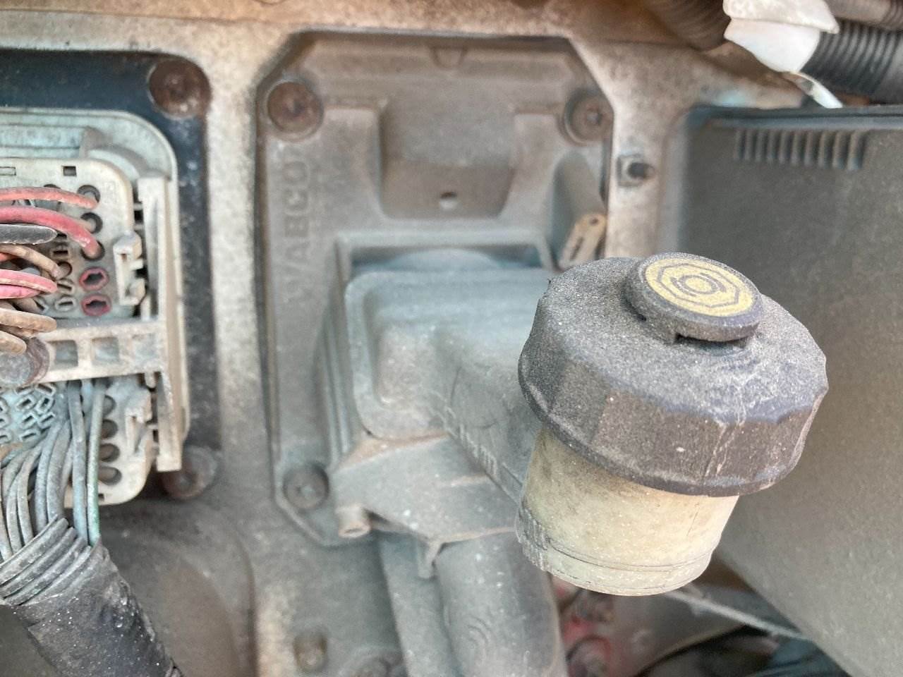 2007 Meritor S9650019002 Clutch Master Cylinder for a Freightliner M2