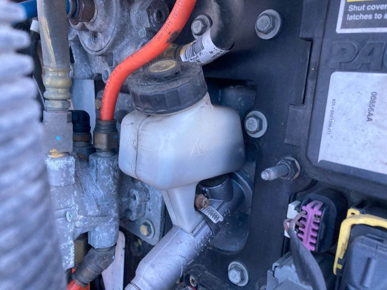 2018 Paccar E176014 Clutch Master Cylinder for a Peterbilt 579 For Sale